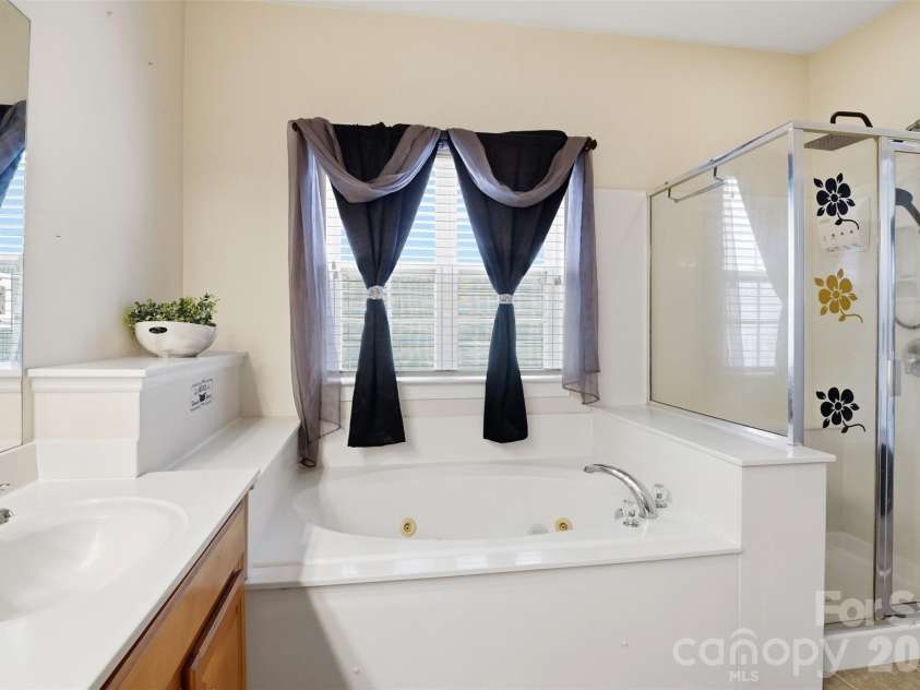 11144 Huntington Meadow Lane, Charlotte, NC 28273.  MLS# CAR4385162, YatesRealty ID 32988. 