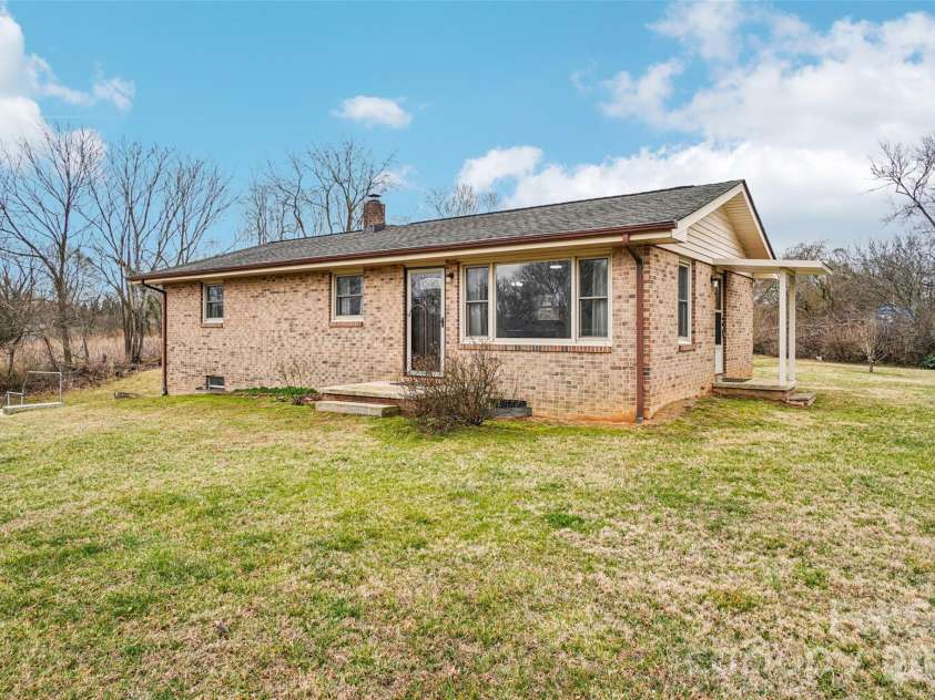 277 Powell Street, Hendersonville, NC 28792.  MLS# CAR4354279, YatesRealty ID 3299. 