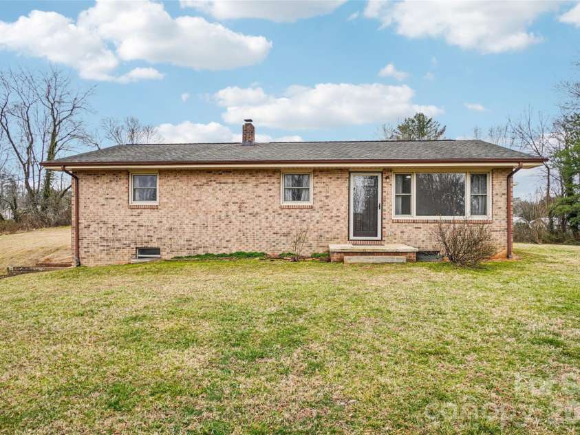 277 Powell Street, Hendersonville, NC 28792.  MLS# CAR4354279, YatesRealty ID 3299. 