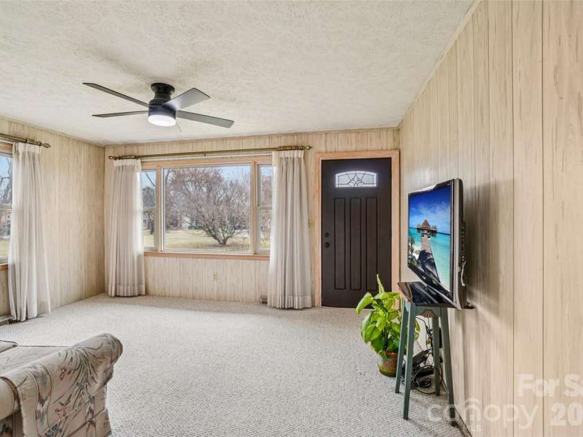 277 Powell Street, Hendersonville, NC 28792.  MLS# CAR4354279, YatesRealty ID 3299. 
