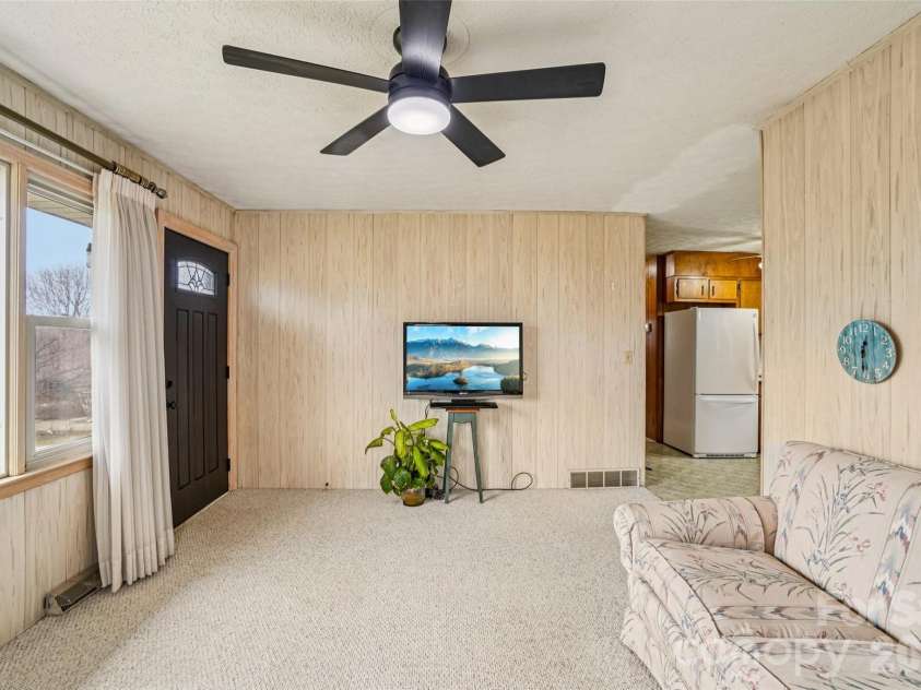 277 Powell Street, Hendersonville, NC 28792.  MLS# CAR4354279, YatesRealty ID 3299. 