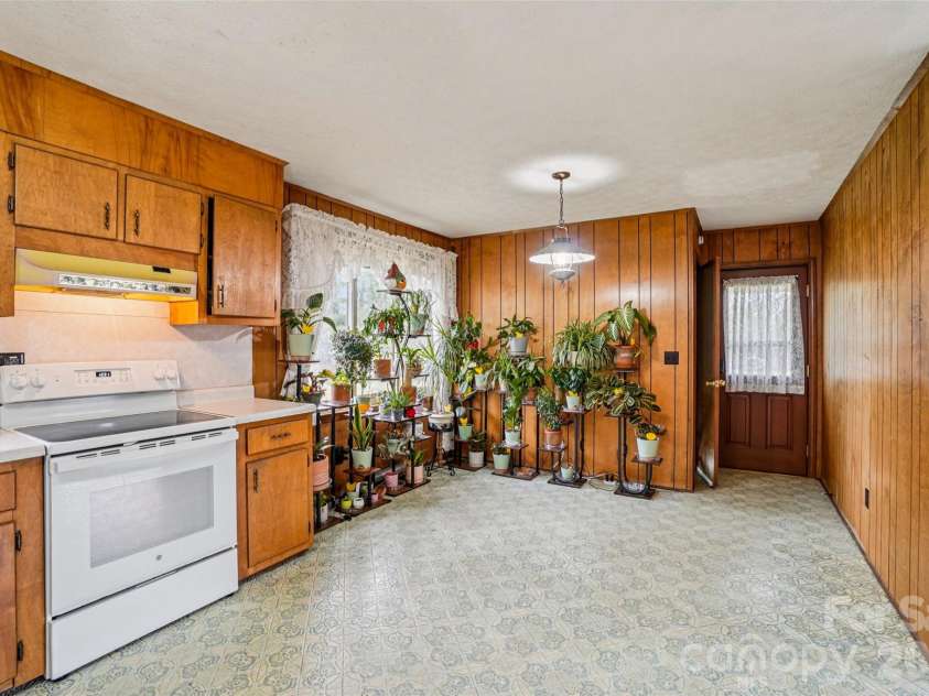 277 Powell Street, Hendersonville, NC 28792.  MLS# CAR4354279, YatesRealty ID 3299. 