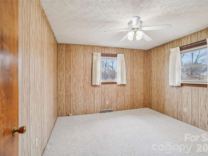 277 Powell Street, Hendersonville, NC 28792.  MLS# CAR4354279, YatesRealty ID 3299. 