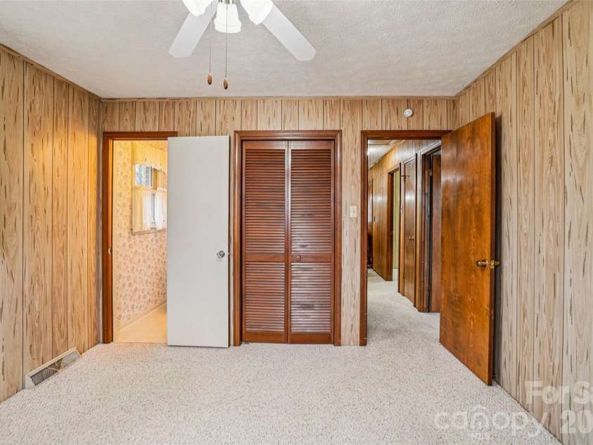 277 Powell Street, Hendersonville, NC 28792.  MLS# CAR4354279, YatesRealty ID 3299. 