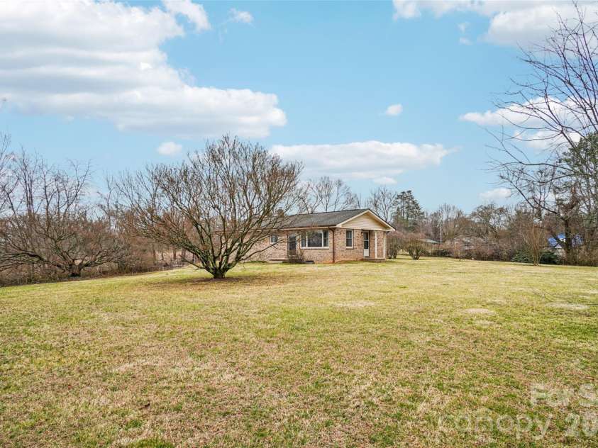 277 Powell Street, Hendersonville, NC 28792.  MLS# CAR4354279, YatesRealty ID 3299. 