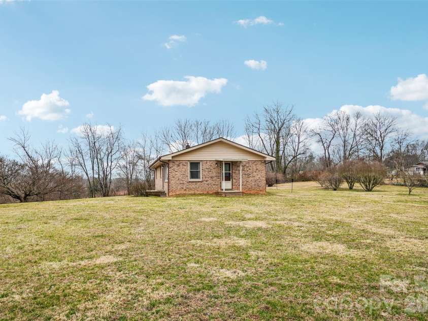 277 Powell Street, Hendersonville, NC 28792.  MLS# CAR4354279, YatesRealty ID 3299. 