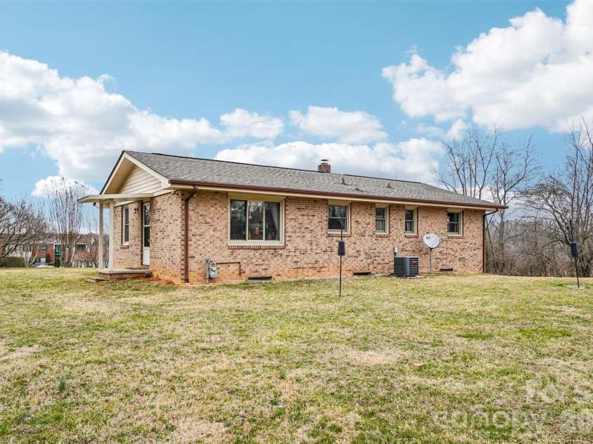 277 Powell Street, Hendersonville, NC 28792.  MLS# CAR4354279, YatesRealty ID 3299. 