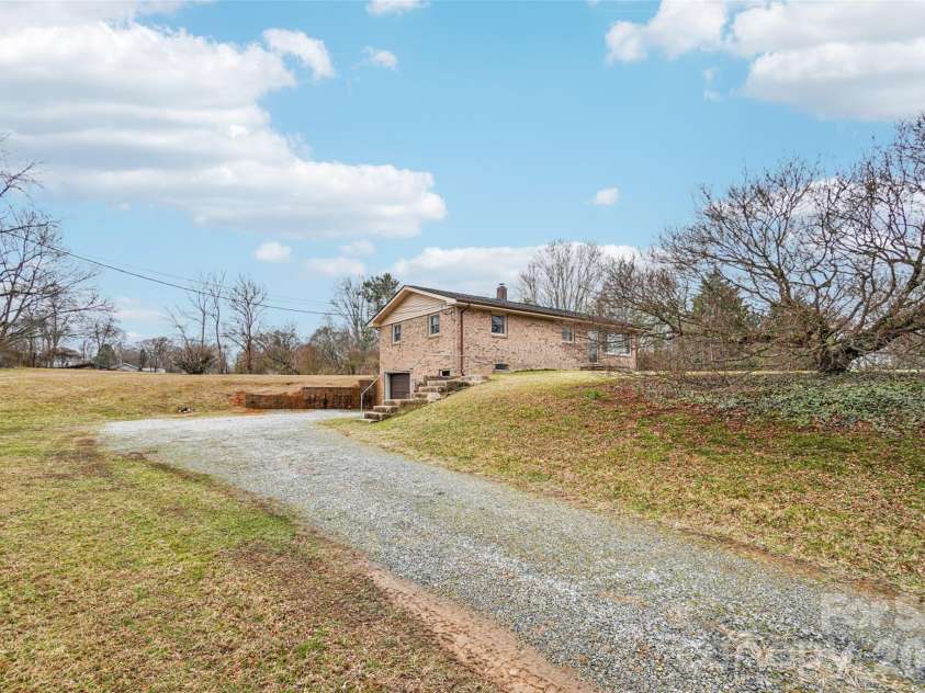 277 Powell Street, Hendersonville, NC 28792.  MLS# CAR4354279, YatesRealty ID 3299. 