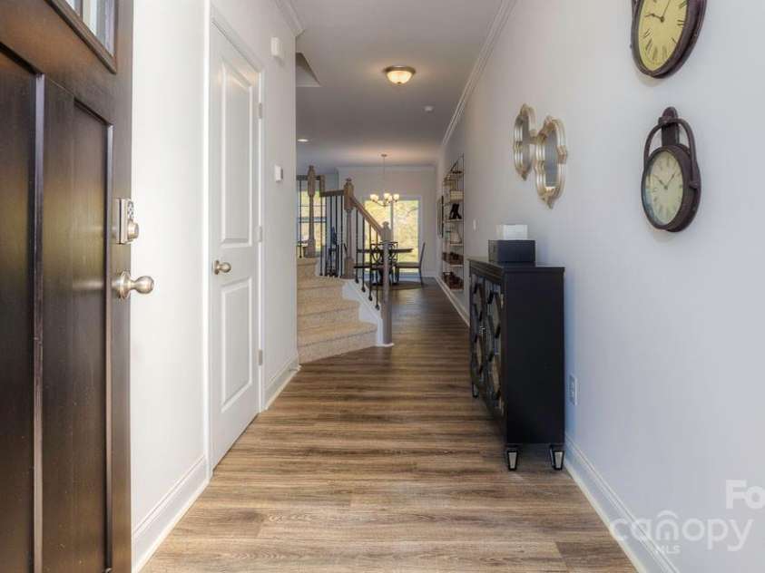 300 Creekview Road, Hendersonville, NC 28792.  MLS# CAR4173410, YatesRealty ID 3299. Front door entry Hall