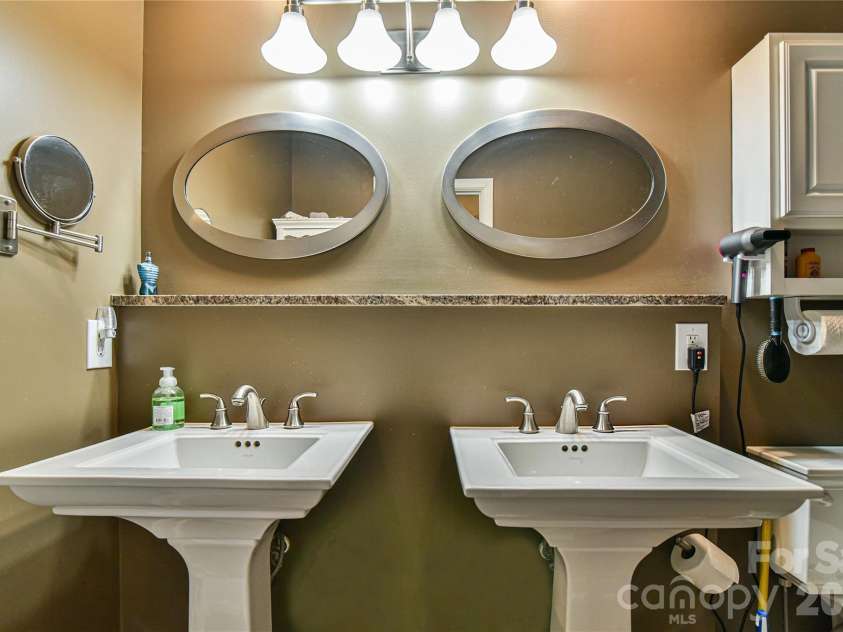 911 Fanning Bridge Road, Fletcher, NC 28732.  MLS# CAR4284907, YatesRealty ID 3299. 