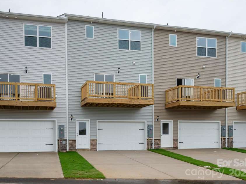 1986 Davidson Avenue, Gastonia, NC 28052.  MLS# CAR4289588, YatesRealty ID 32990. 