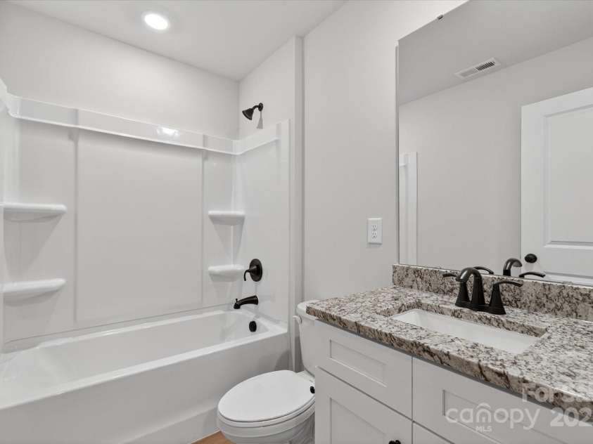 1986 Davidson Avenue, Gastonia, NC 28052.  MLS# CAR4289588, YatesRealty ID 32990. 