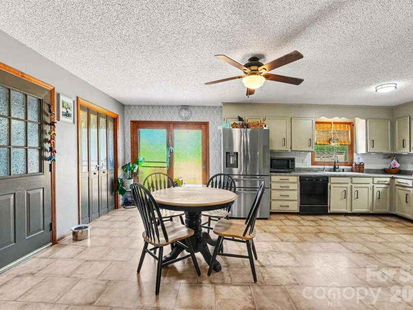 129 Laura Road, Mooresville, NC 28117.  MLS# CAR4387728, YatesRealty ID 32992. 