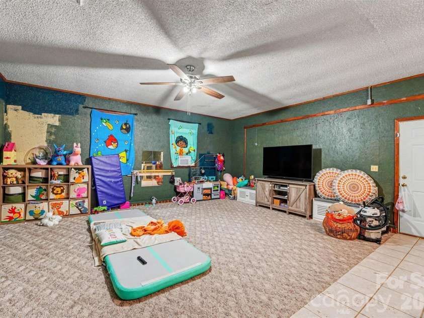129 Laura Road, Mooresville, NC 28117.  MLS# CAR4387728, YatesRealty ID 32992. 