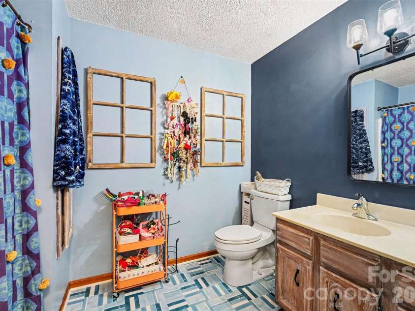 129 Laura Road, Mooresville, NC 28117.  MLS# CAR4387728, YatesRealty ID 32992. 