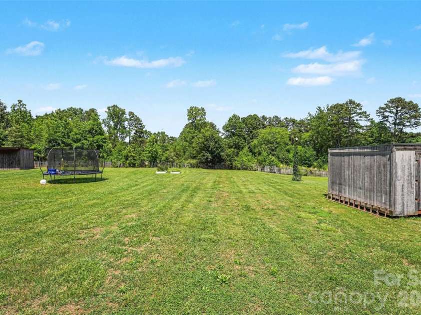 129 Laura Road, Mooresville, NC 28117.  MLS# CAR4387728, YatesRealty ID 32992. 