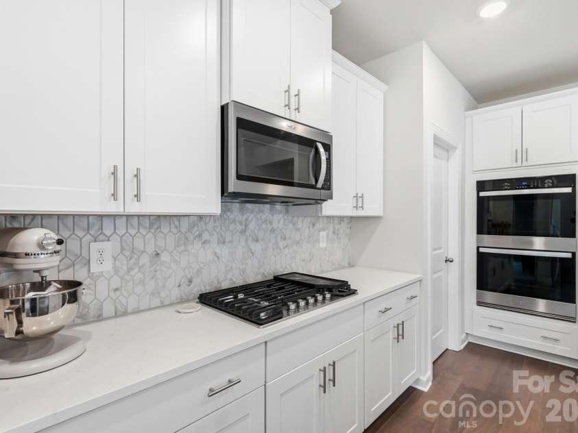 6234 Barcelona Way, Charlotte, NC 28214.  MLS# CAR4388488, YatesRealty ID 32993. 