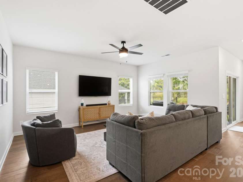 6234 Barcelona Way, Charlotte, NC 28214.  MLS# CAR4388488, YatesRealty ID 32993. 