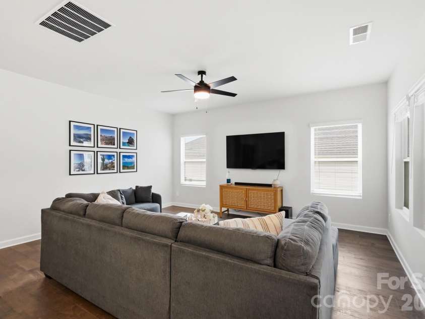 6234 Barcelona Way, Charlotte, NC 28214.  MLS# CAR4388488, YatesRealty ID 32993. 