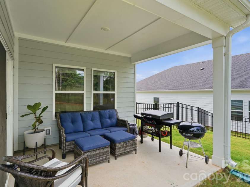 6234 Barcelona Way, Charlotte, NC 28214.  MLS# CAR4388488, YatesRealty ID 32993. 