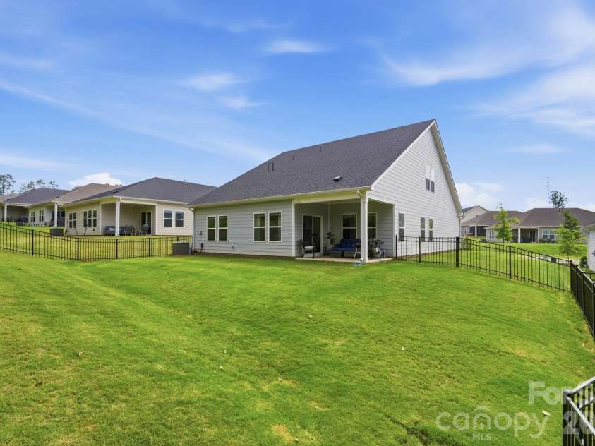 6234 Barcelona Way, Charlotte, NC 28214.  MLS# CAR4388488, YatesRealty ID 32993. 