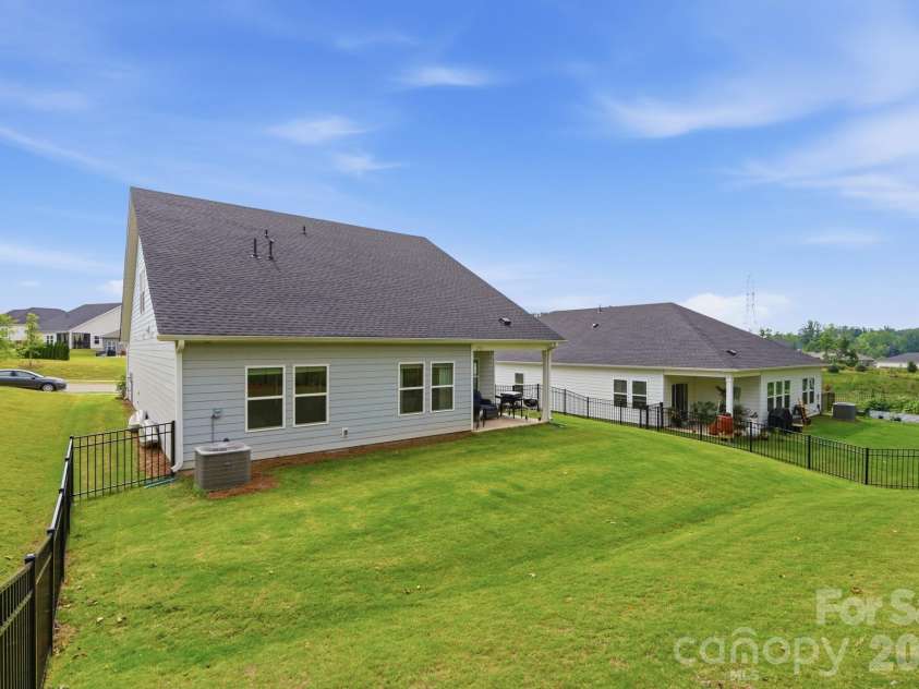 6234 Barcelona Way, Charlotte, NC 28214.  MLS# CAR4388488, YatesRealty ID 32993. 