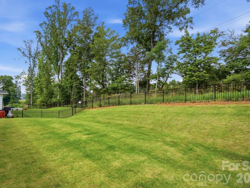 6234 Barcelona Way, Charlotte, NC 28214.  MLS# CAR4388488, YatesRealty ID 32993. 