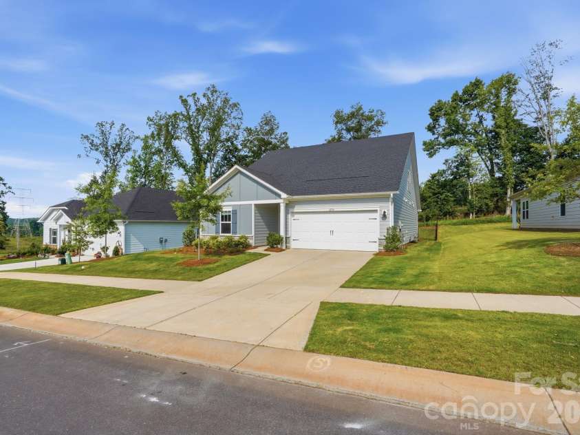 6234 Barcelona Way, Charlotte, NC 28214.  MLS# CAR4388488, YatesRealty ID 32993. 