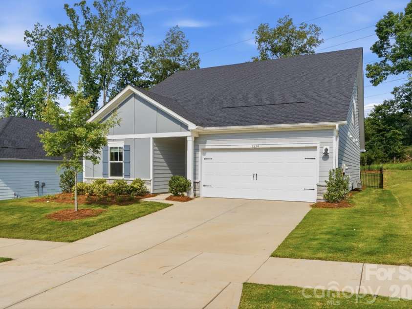 6234 Barcelona Way, Charlotte, NC 28214.  MLS# CAR4388488, YatesRealty ID 32993. 