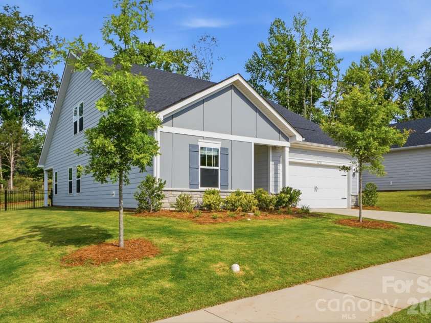 6234 Barcelona Way, Charlotte, NC 28214.  MLS# CAR4388488, YatesRealty ID 32993. 
