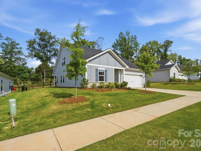 6234 Barcelona Way, Charlotte, NC 28214.  MLS# CAR4388488, YatesRealty ID 32993. 