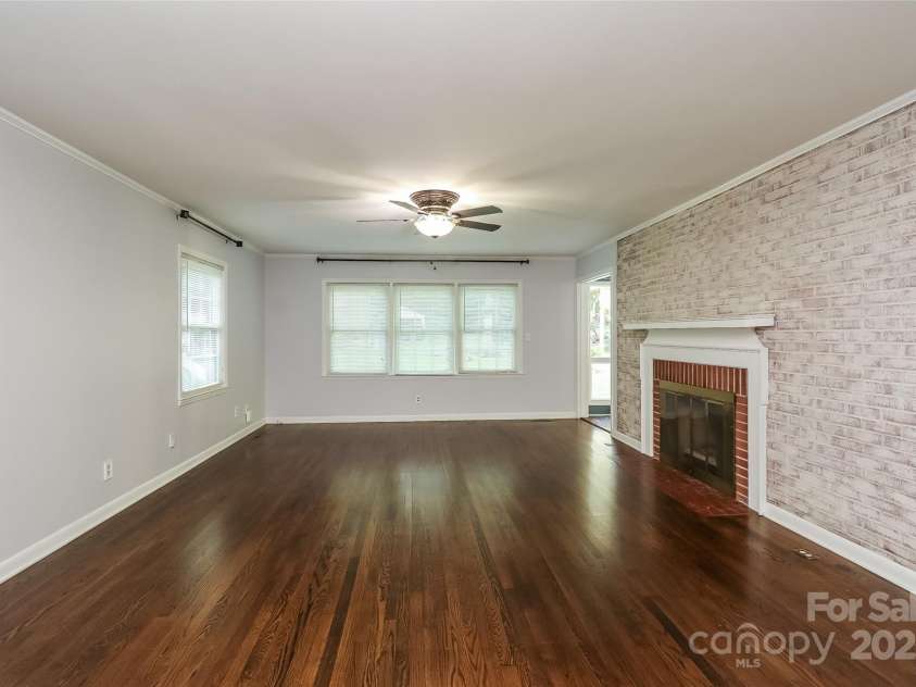 401 Lakeview Drive, York, SC 29745.  MLS# CAR4293330, YatesRealty ID 32994. 