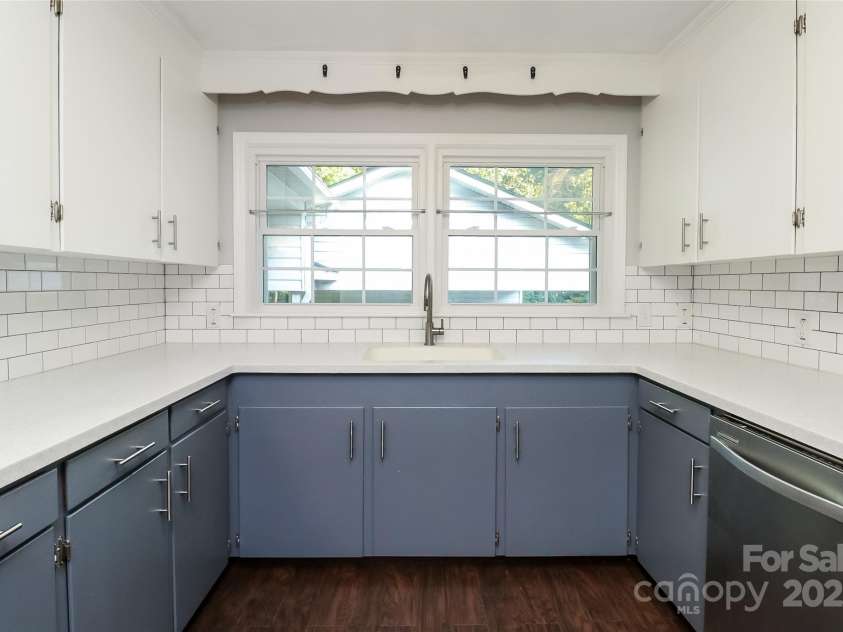 401 Lakeview Drive, York, SC 29745.  MLS# CAR4293330, YatesRealty ID 32994. 