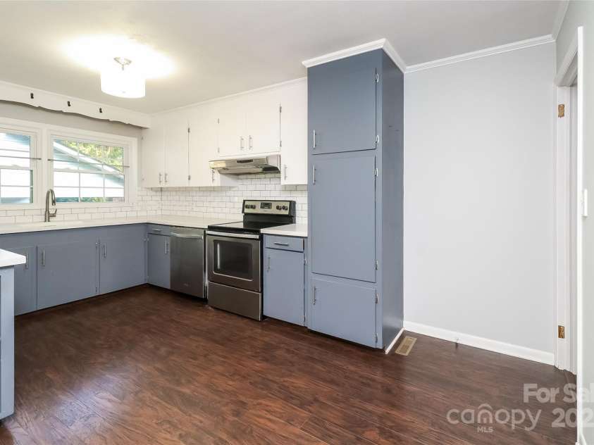 401 Lakeview Drive, York, SC 29745.  MLS# CAR4293330, YatesRealty ID 32994. 