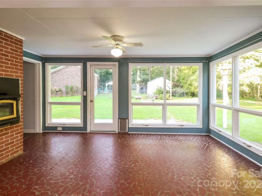 401 Lakeview Drive, York, SC 29745.  MLS# CAR4293330, YatesRealty ID 32994. 