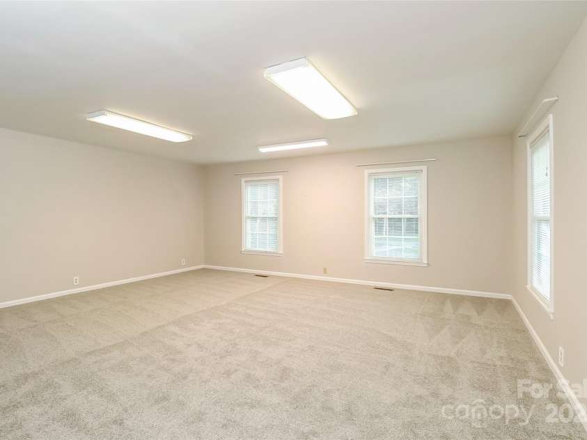 401 Lakeview Drive, York, SC 29745.  MLS# CAR4293330, YatesRealty ID 32994. 