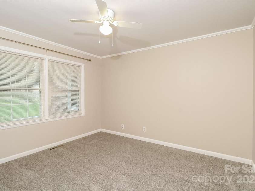 401 Lakeview Drive, York, SC 29745.  MLS# CAR4293330, YatesRealty ID 32994. 