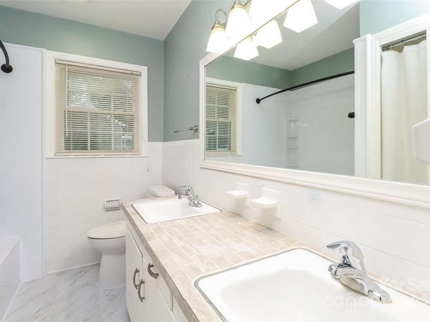 401 Lakeview Drive, York, SC 29745.  MLS# CAR4293330, YatesRealty ID 32994. 