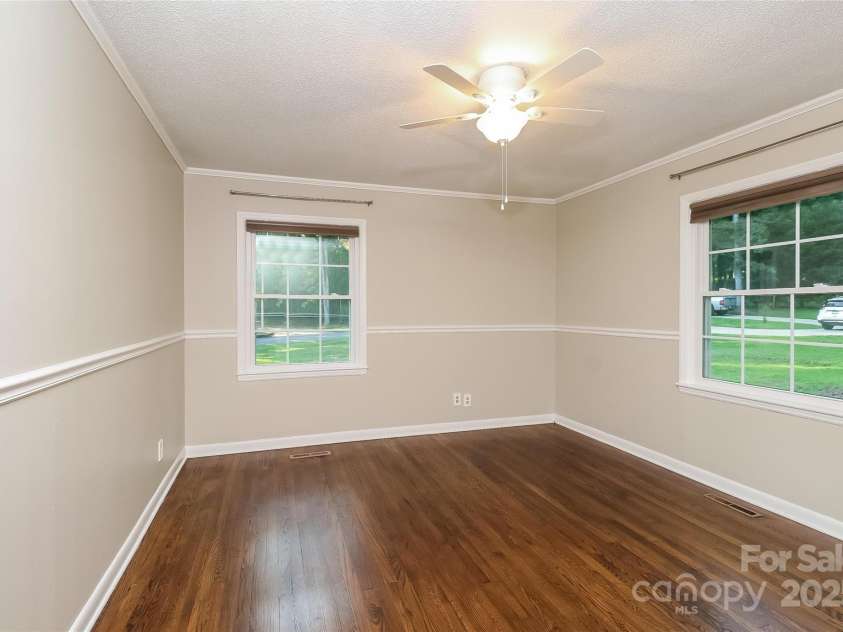 401 Lakeview Drive, York, SC 29745.  MLS# CAR4293330, YatesRealty ID 32994. 