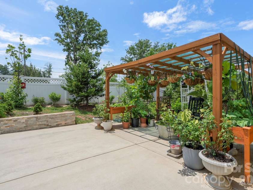 5005 Alexander Manor Drive, Charlotte, NC 28270.  MLS# CAR4388391, YatesRealty ID 32994. Back Exterior