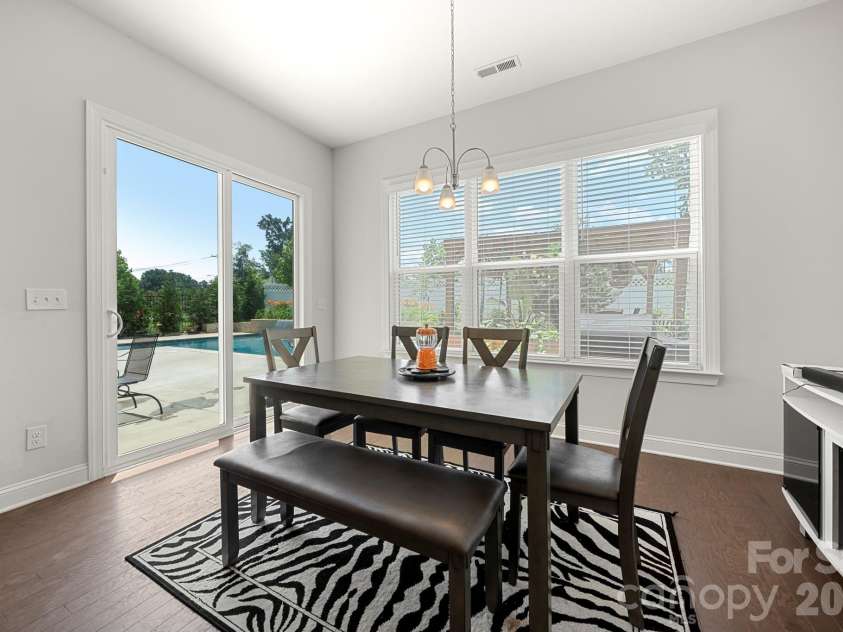 5005 Alexander Manor Drive, Charlotte, NC 28270.  MLS# CAR4388391, YatesRealty ID 32994. Breakfast Nook