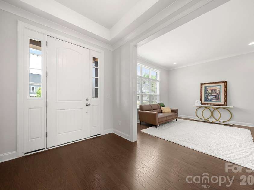 5005 Alexander Manor Drive, Charlotte, NC 28270.  MLS# CAR4388391, YatesRealty ID 32994. Foyer