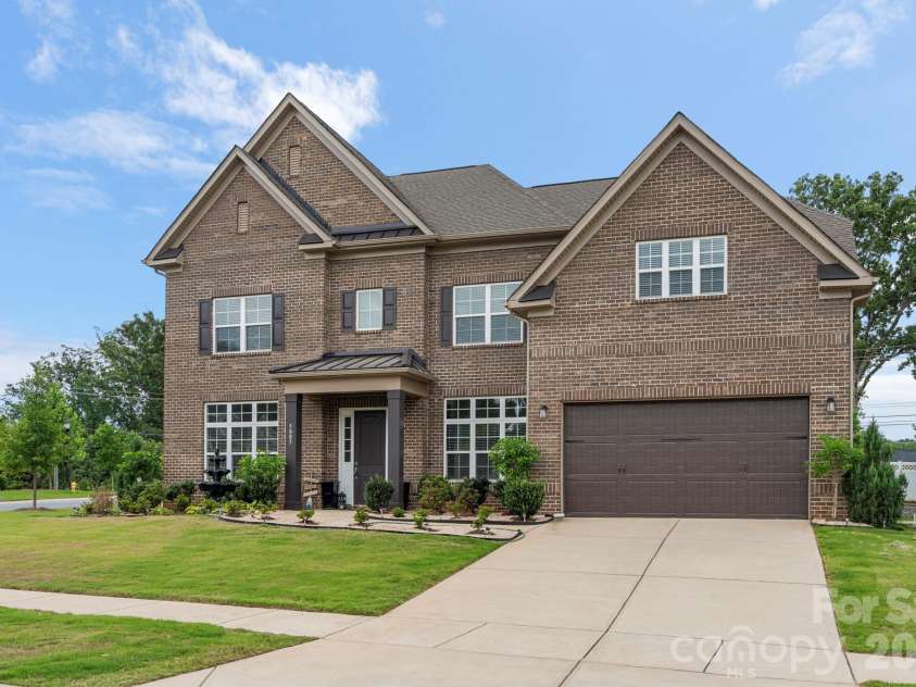 5005 Alexander Manor Drive, Charlotte, NC 28270.  MLS# CAR4388391, YatesRealty ID 32994. Front Exterior