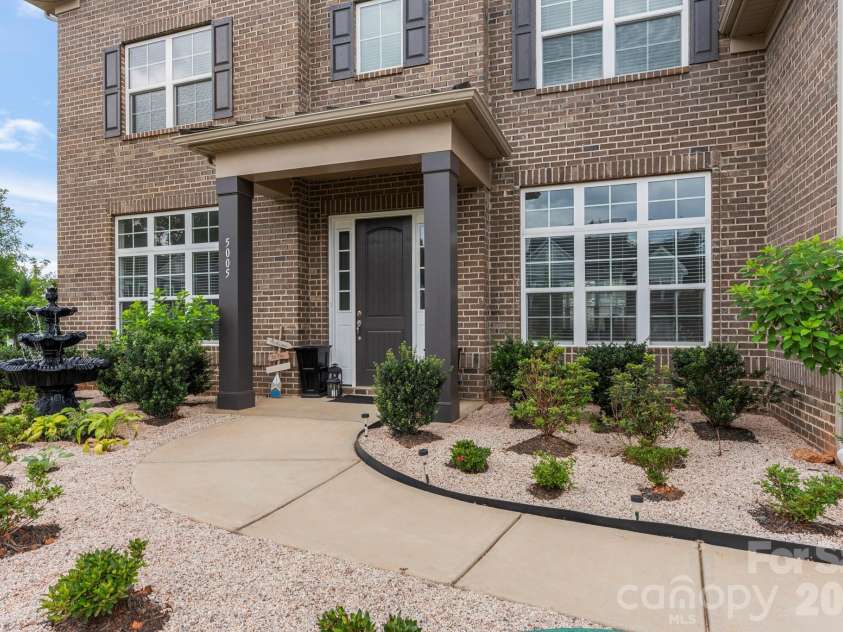 5005 Alexander Manor Drive, Charlotte, NC 28270.  MLS# CAR4388391, YatesRealty ID 32994. Front Exterior