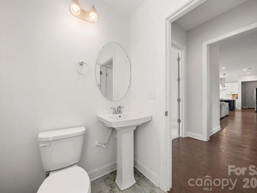 5005 Alexander Manor Drive, Charlotte, NC 28270.  MLS# CAR4388391, YatesRealty ID 32994. Full Guest Bath