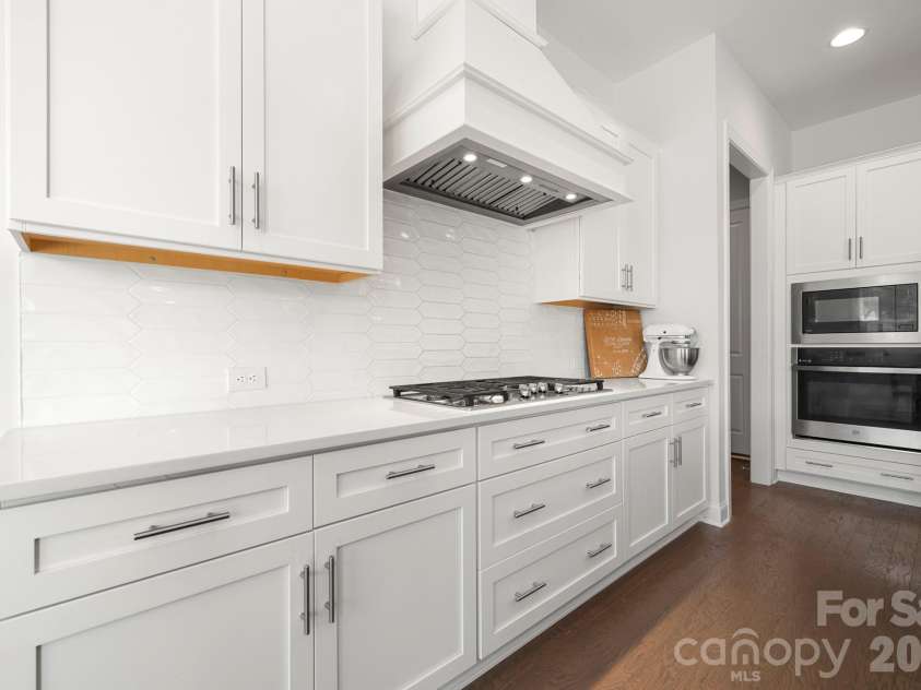 5005 Alexander Manor Drive, Charlotte, NC 28270.  MLS# CAR4388391, YatesRealty ID 32994. Kitchen