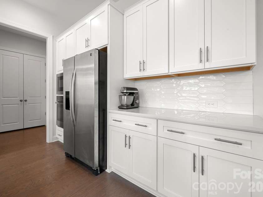 5005 Alexander Manor Drive, Charlotte, NC 28270.  MLS# CAR4388391, YatesRealty ID 32994. Kitchen
