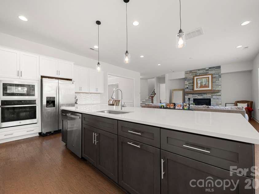 5005 Alexander Manor Drive, Charlotte, NC 28270.  MLS# CAR4388391, YatesRealty ID 32994. Kitchen