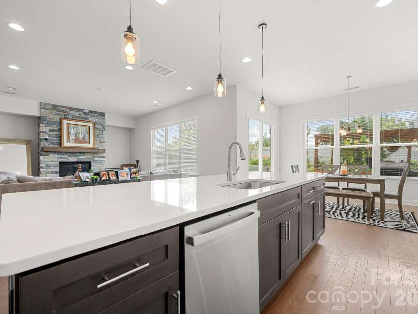 5005 Alexander Manor Drive, Charlotte, NC 28270.  MLS# CAR4388391, YatesRealty ID 32994. Kitchen