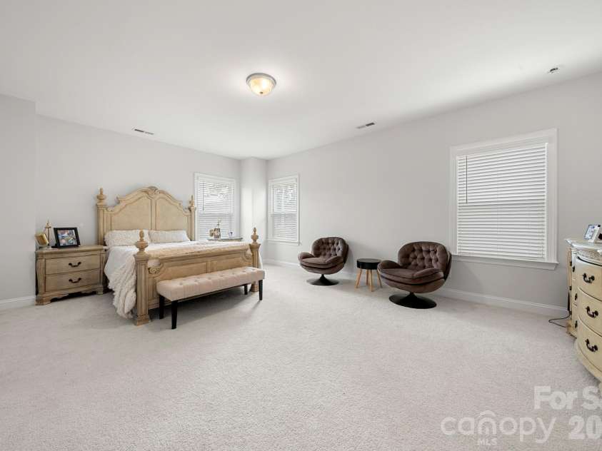 5005 Alexander Manor Drive, Charlotte, NC 28270.  MLS# CAR4388391, YatesRealty ID 32994. Primary Suite